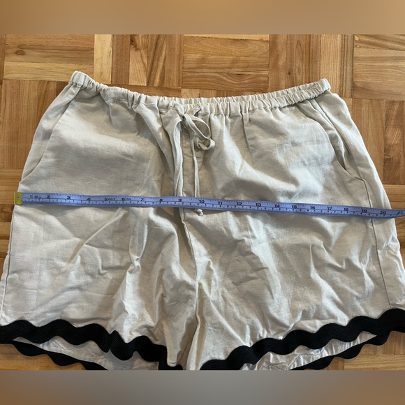 NWT Francesca’s Beige Linen Blend Shorts with Black Trim - Picture 8 of 8